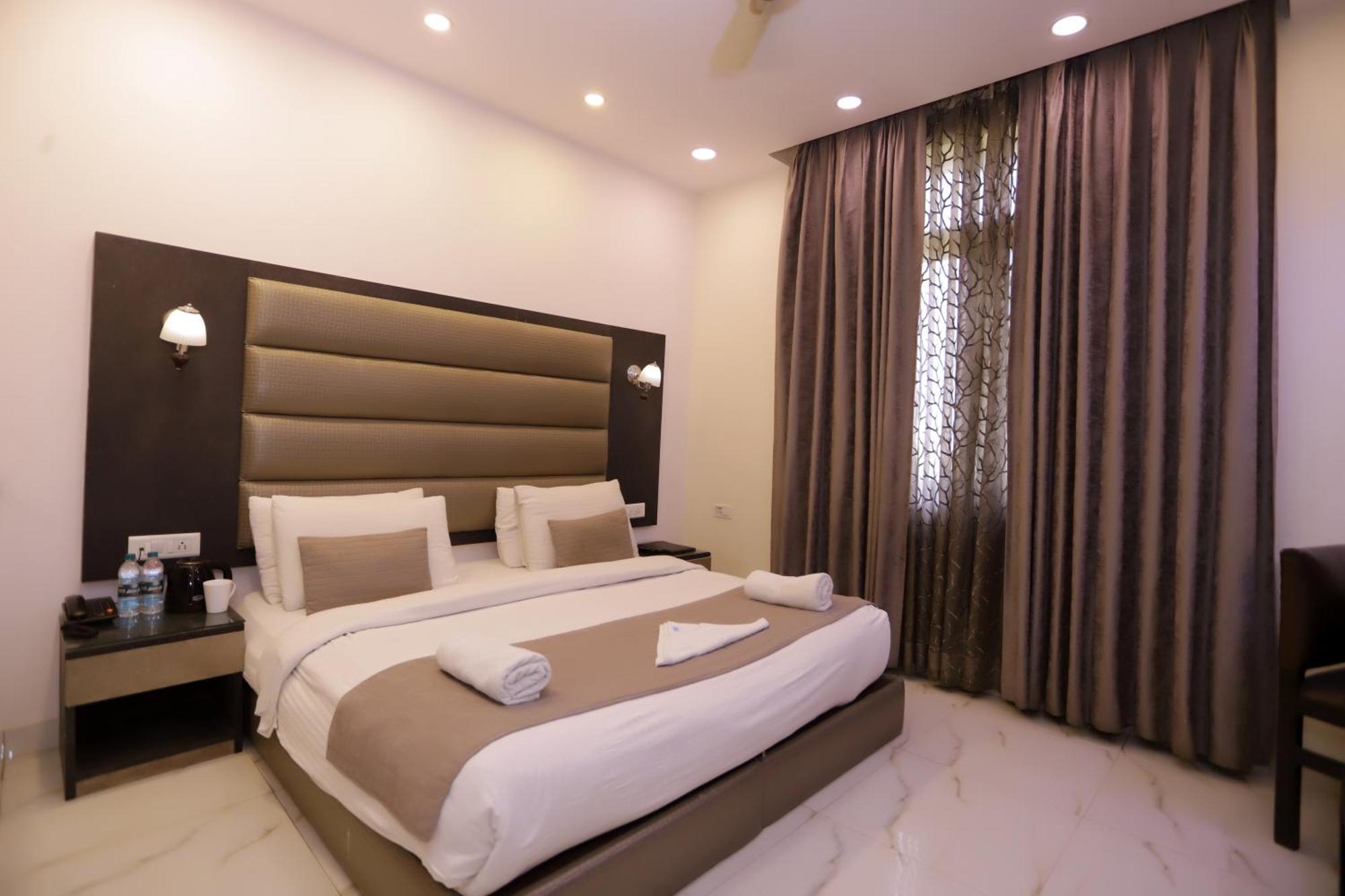 Hotel PK Residency Noida Exterior foto